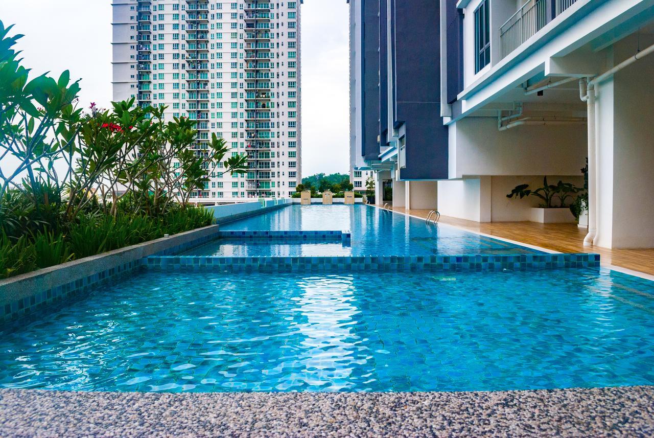 Lazy Traveler'S Suite By D Imperio Homestay George Town Extérieur photo